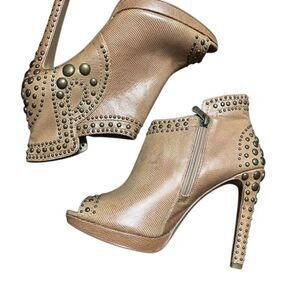BCBGMAXAZRIA Rochelle Tan Heeled Boots with Open Toe and Metallic Studs 7.5